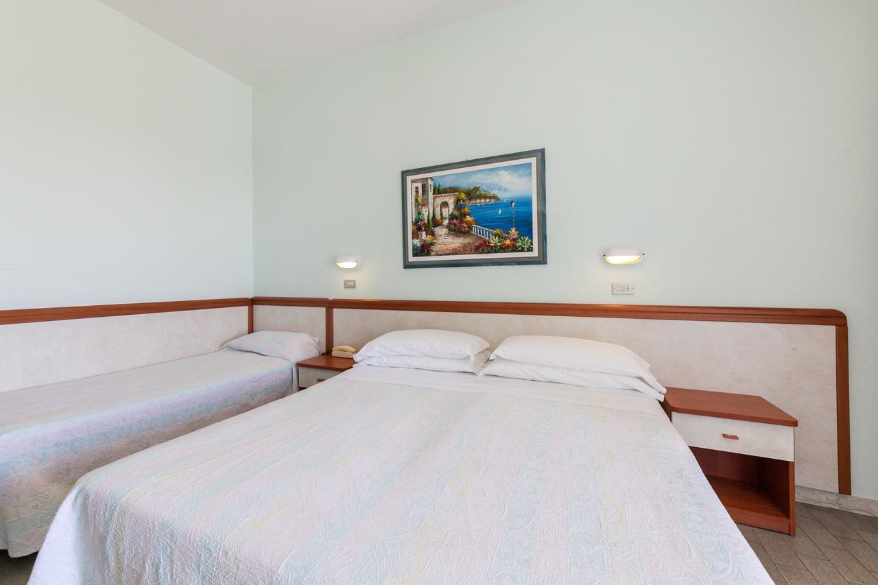 Hotel Universal Bellaria-Igea Marina Buitenkant foto