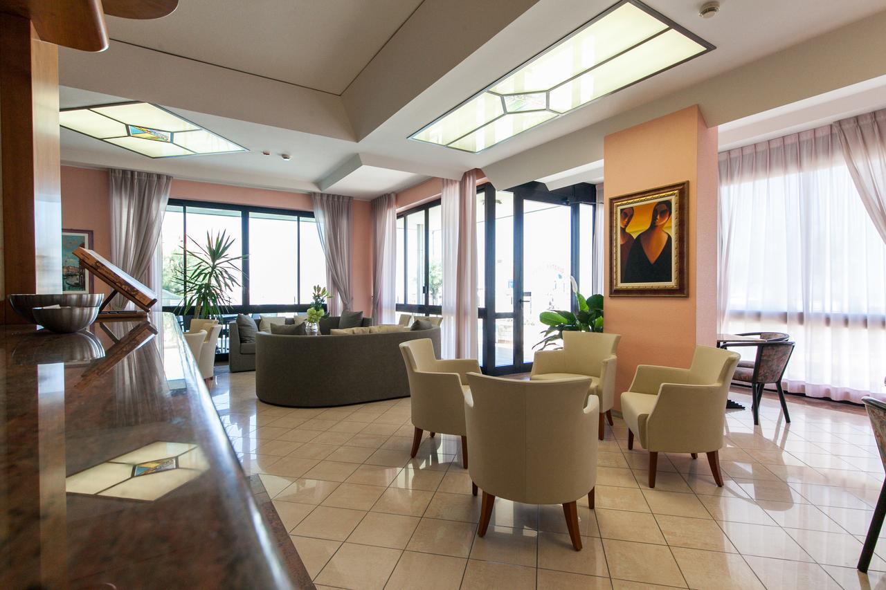 Hotel Universal Bellaria-Igea Marina Buitenkant foto