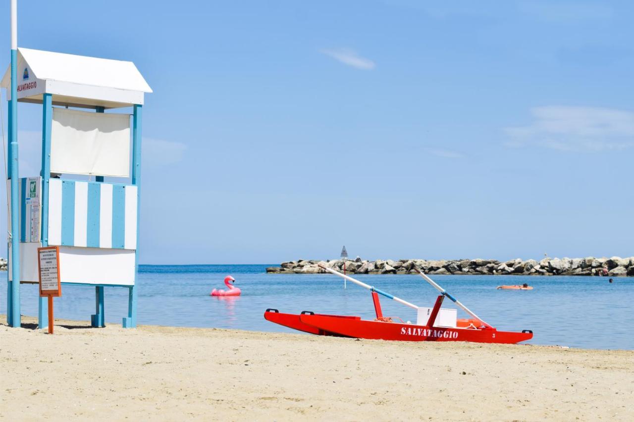 Hotel Universal Bellaria-Igea Marina Buitenkant foto