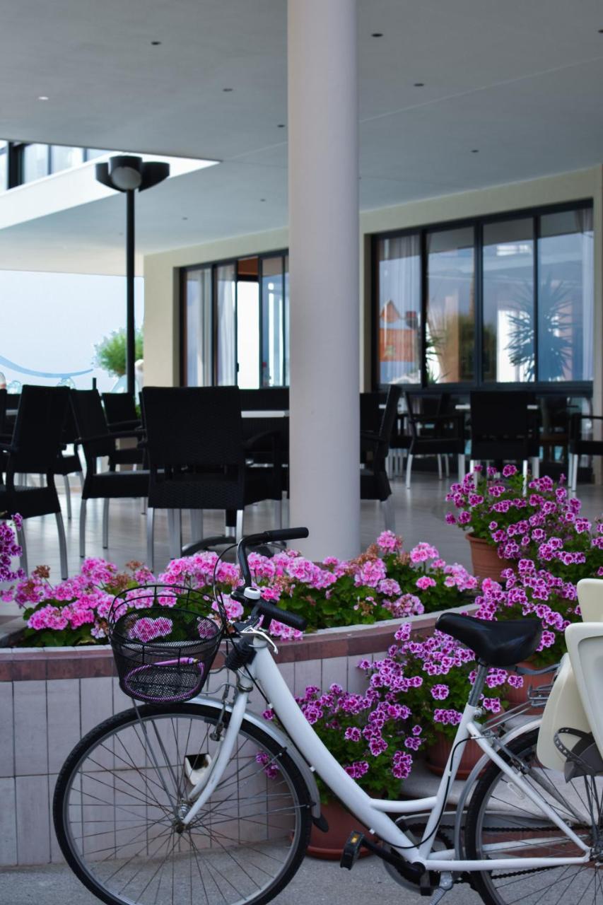 Hotel Universal Bellaria-Igea Marina Buitenkant foto